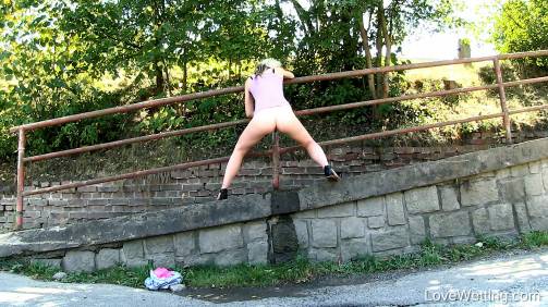Pissing scene