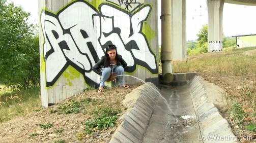 Pissing scene