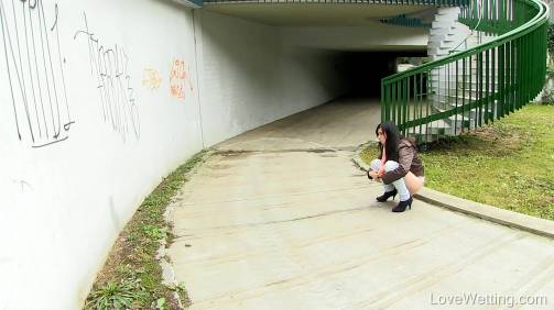 Pissing scene