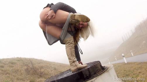 Pissing scene