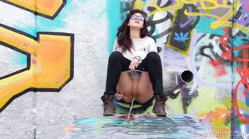 Pissing scene