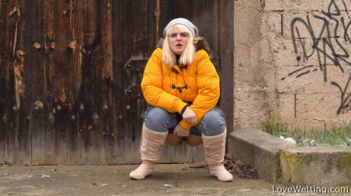 Sarah Star - Pissing Scene