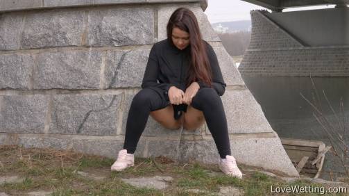 Pissing scene
