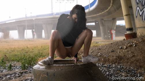 Pissing scene
