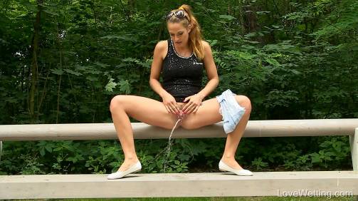 Nicol Vice - Pissing Scene